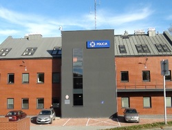 zdjęcie, dzień, słonecznie, budynek Komisariatu Policji w Skoczowie