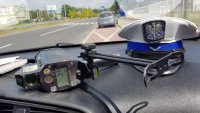 zarejestrowana przez laserowy miernik prędkości prędkość 93km/h