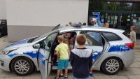 policjanci odwiedzili dzieci na półkoloniach