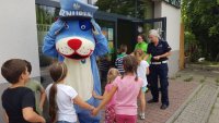policjanci odwiedzili dzieci na półkoloniach