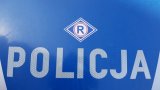 napis &quot;POLICJA&quot; na masce radiowozu