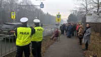 policjanci podczas zabezpieczenia pokazu prewencyjnego &quot;Prędkość i hamowanie&quot;