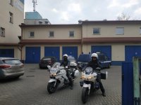 policjanci na motocyklach