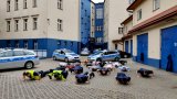 Policjanci wykonują pompki dla Wojtusia #GaszynChallenge