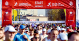 zdjęcie biegaczy ze startu biegu ulicznego &quot;Silesia Marathon&quot;