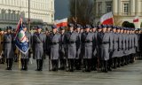 kompania reprezentacyjna Policji na placu Piłsudskiego w Warszawie