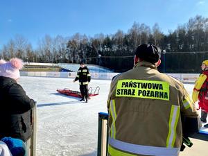 pokaz ratownictwa na lodowisku