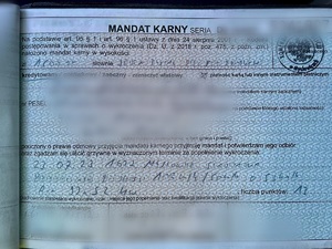 zdjęcie przedstawia zanonimizowany mandat karny