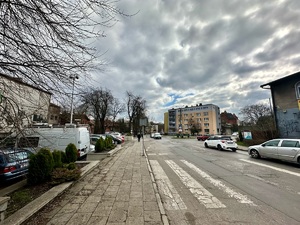 Zdjecie przedstawia Ruchome Stanowisko Dowodzenia, samochód typu bus z kamerami