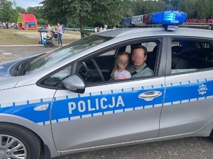 policjanci w trakcie pikników z okazji dnia dziecka