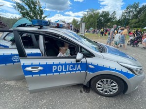 policjanci w trakcie pikników z okazji dnia dziecka