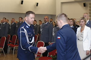 zdjęcie przedstawia moment składania meldunku Zastępcy Komendanta Wojewódzkiego