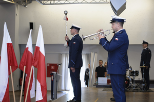 zdjęcie przedstawia Orkiestrę policyjną w trakcie występu