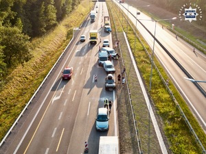 zdjęcie przedstawia miejsce kolizji 6 samochodów na autostradzie a4