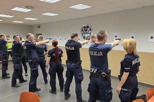 Zdjęcie przedstawia policjantów w trakcie szkolenia
