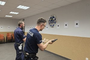 Zdjęcie przedstawia policjantów w trakcie szkolenia