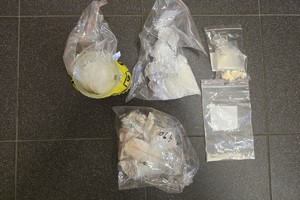 zdjęcie przedstawia zabezpieczone narkotyki