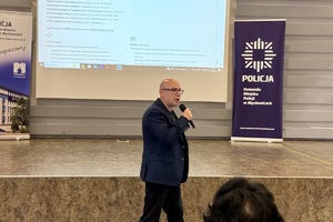 zdjęcie przedstawia uczestników debaty