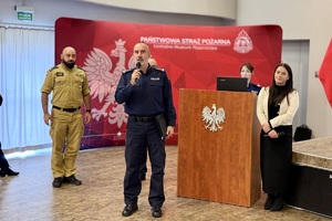 zdjęcie przedstawia uczestników debaty