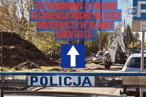 zdjęcie przedstawia patrol policjanta i strażniczki miejskiej