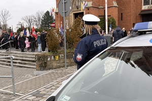 zdjęcie przedstawia przedstawicieli służb mundurowych na uroczystościach