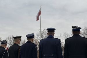 zdjęcie przedstawia przedstawicieli służb mundurowych na uroczystościach