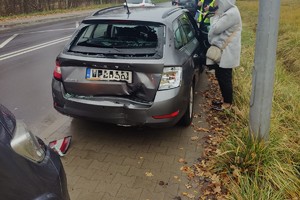 zdjęcie przedstawia samochody biorące udział w kolizji