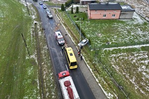 zdjęcie przedstawia miejsce wypadku drogowego