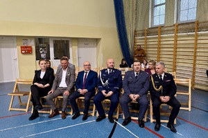 zdjęcie przedstawia przedstawicieli służb mundurowych na uroczystości.