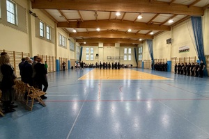 zdjęcie przedstawia przedstawicieli służb mundurowych na uroczystości.