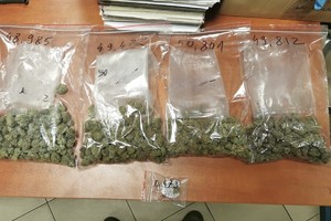 zdjęcie przedstawia zatrzymane narkotyki