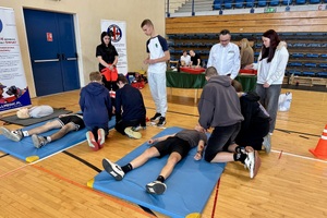 policjanci w trakcie turnieju bezpieczenstwa ruchu drogowego