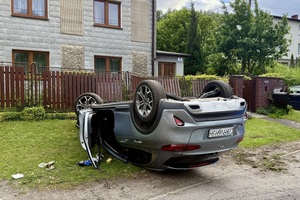 służby na miejscy zdarzenia drogowego