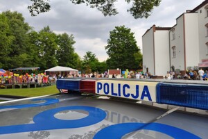 policjanci na pikniku w przedszkolu