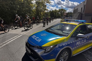 policjanci w trakcie zabezpieczenia wydarzenia