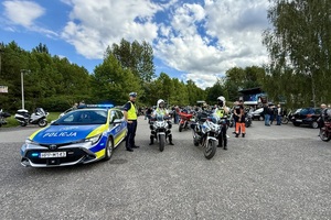 policjanci w trakcie zabezpieczenia wydarzenia