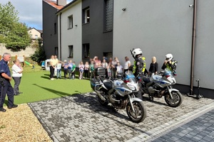 policjanci w trakcie spotkania z dziećmi
