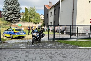policjanci w trakcie spotkania z dziećmi