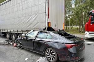 miejsce wypadku drogowego oraz służby, działające na miejscu.