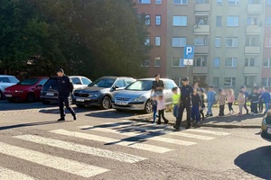 policjanci w trakcie spotkania z dziećmi